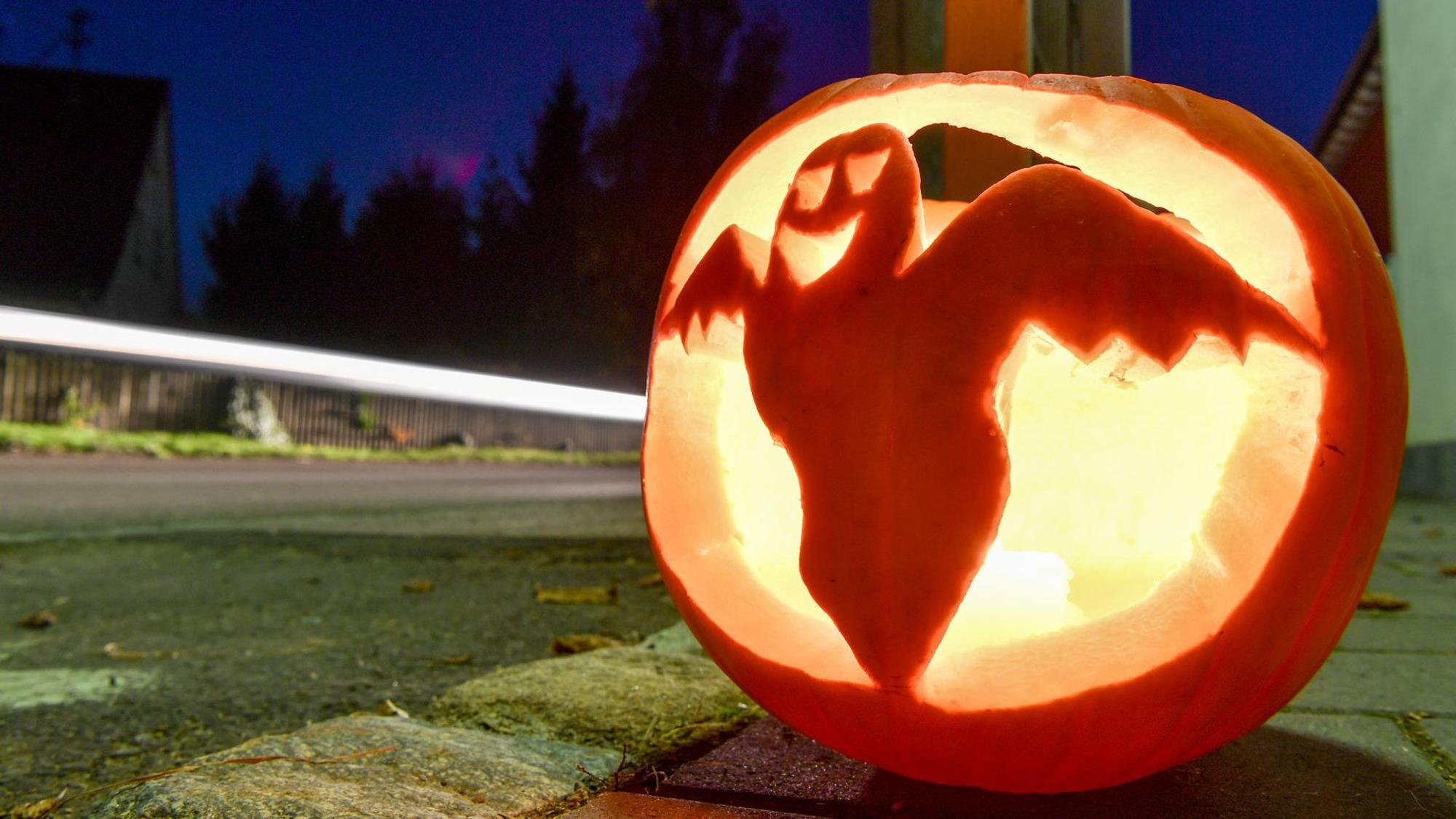 Geschnitzter Halloween-Kürbis.