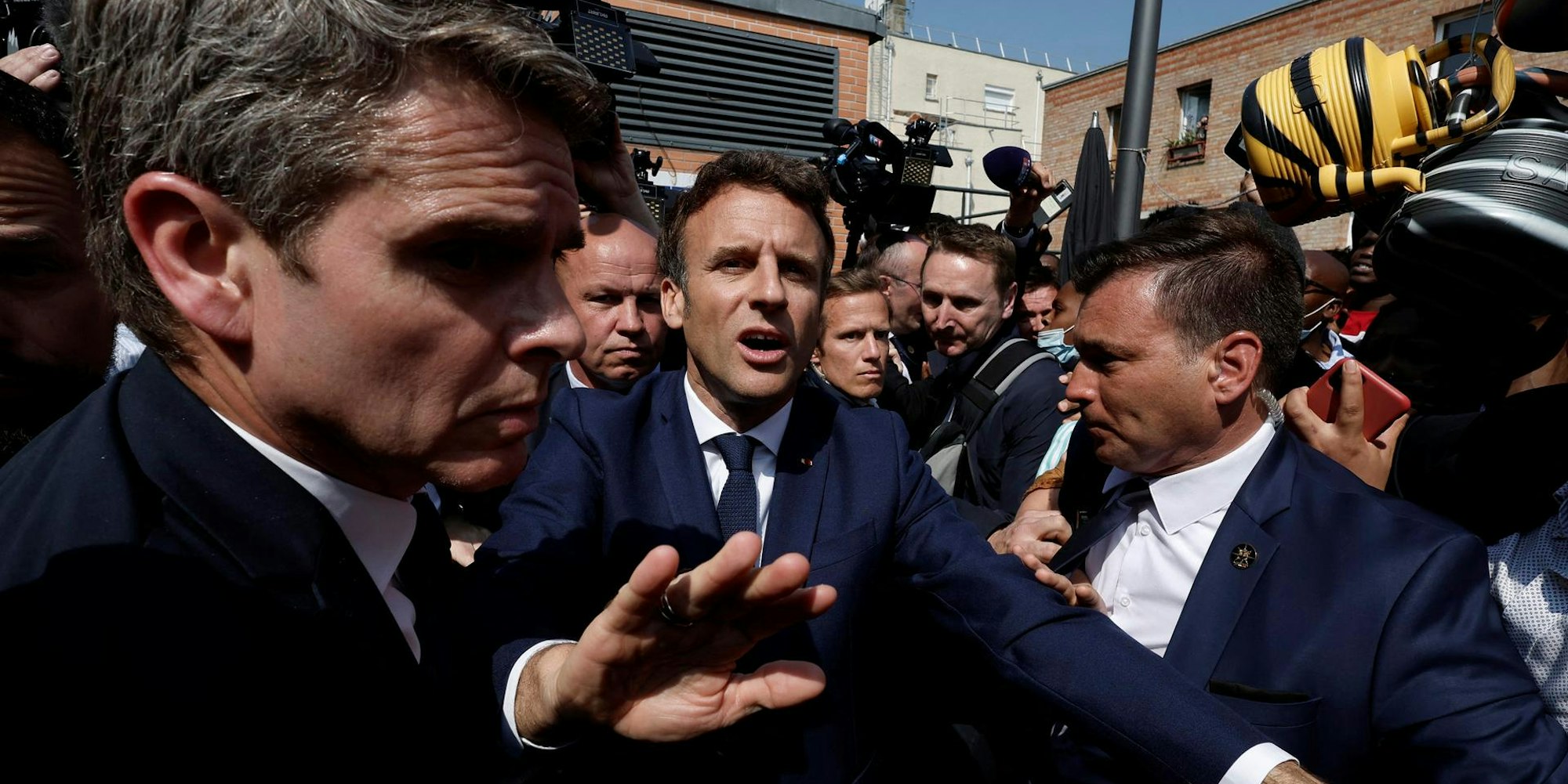Macron Cergy 2