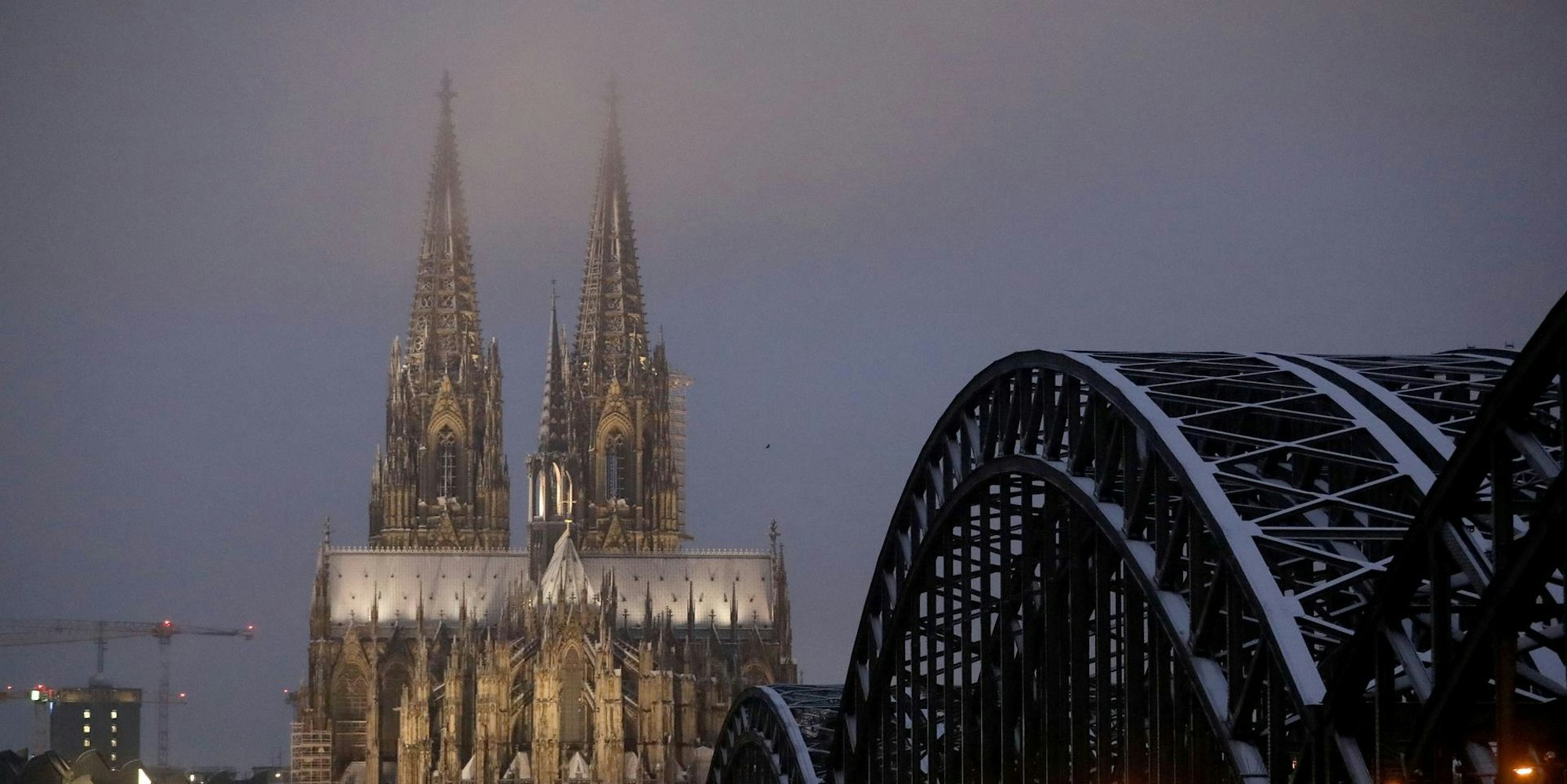 Kölner Dom im Nebel 250121