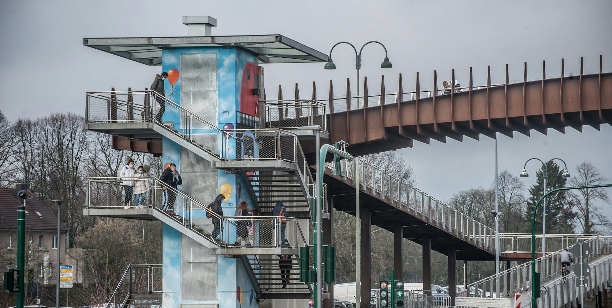 Aufzug Bahnhof Opladen Brückenturm