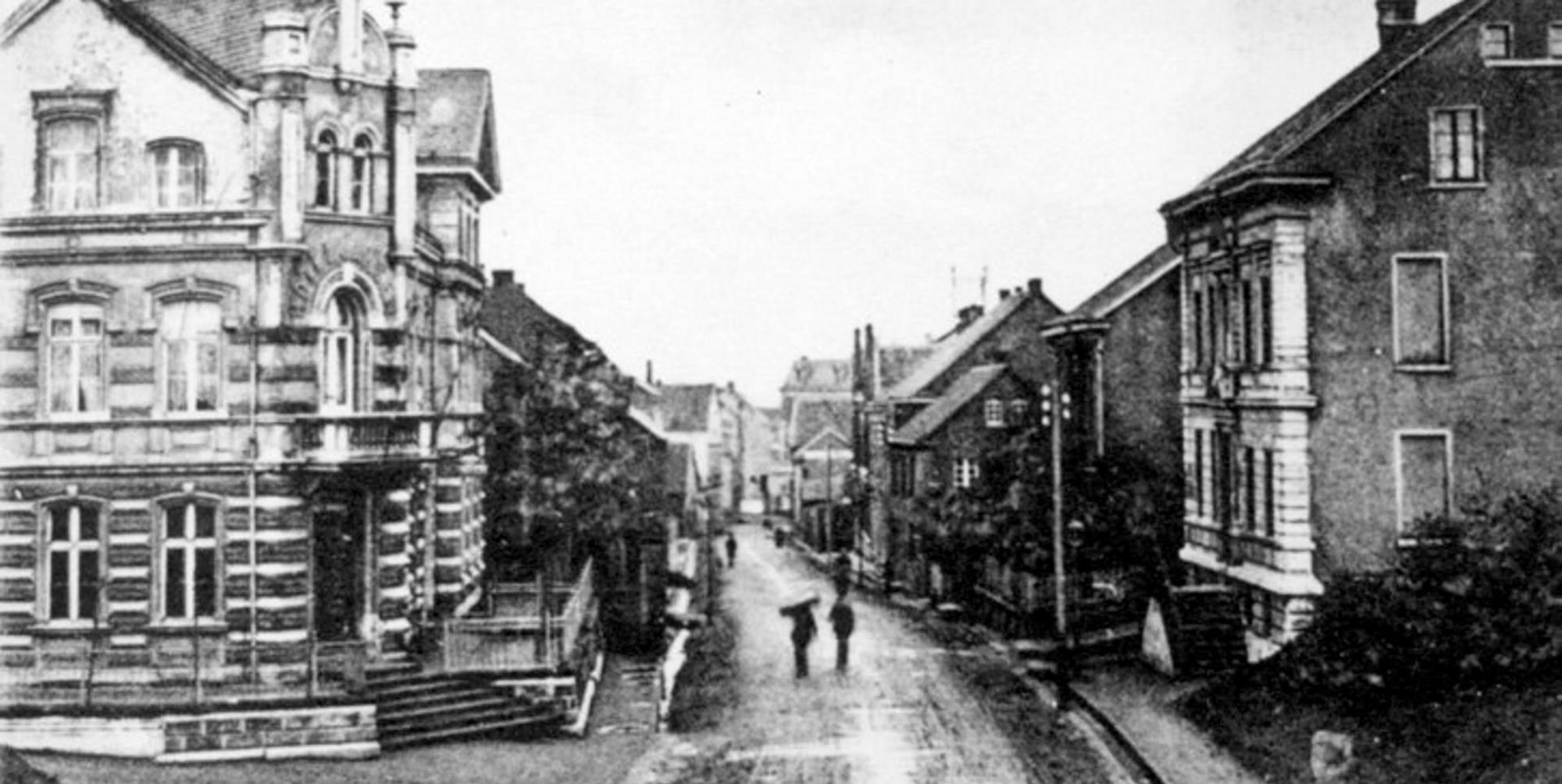 Bahnhofstraße mit Rathaus Quelle OGV