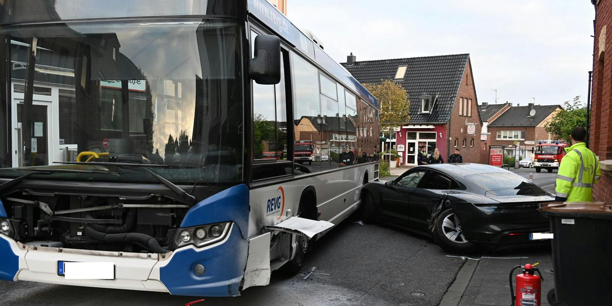 Unfall Kerpen: Linienbus gerammt