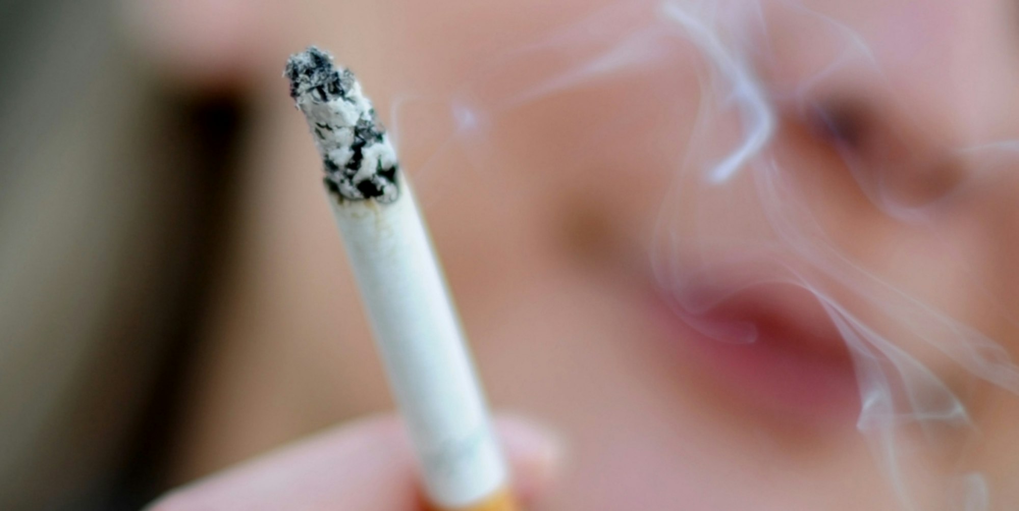 Symbolbild Zigaretta dpa 310719