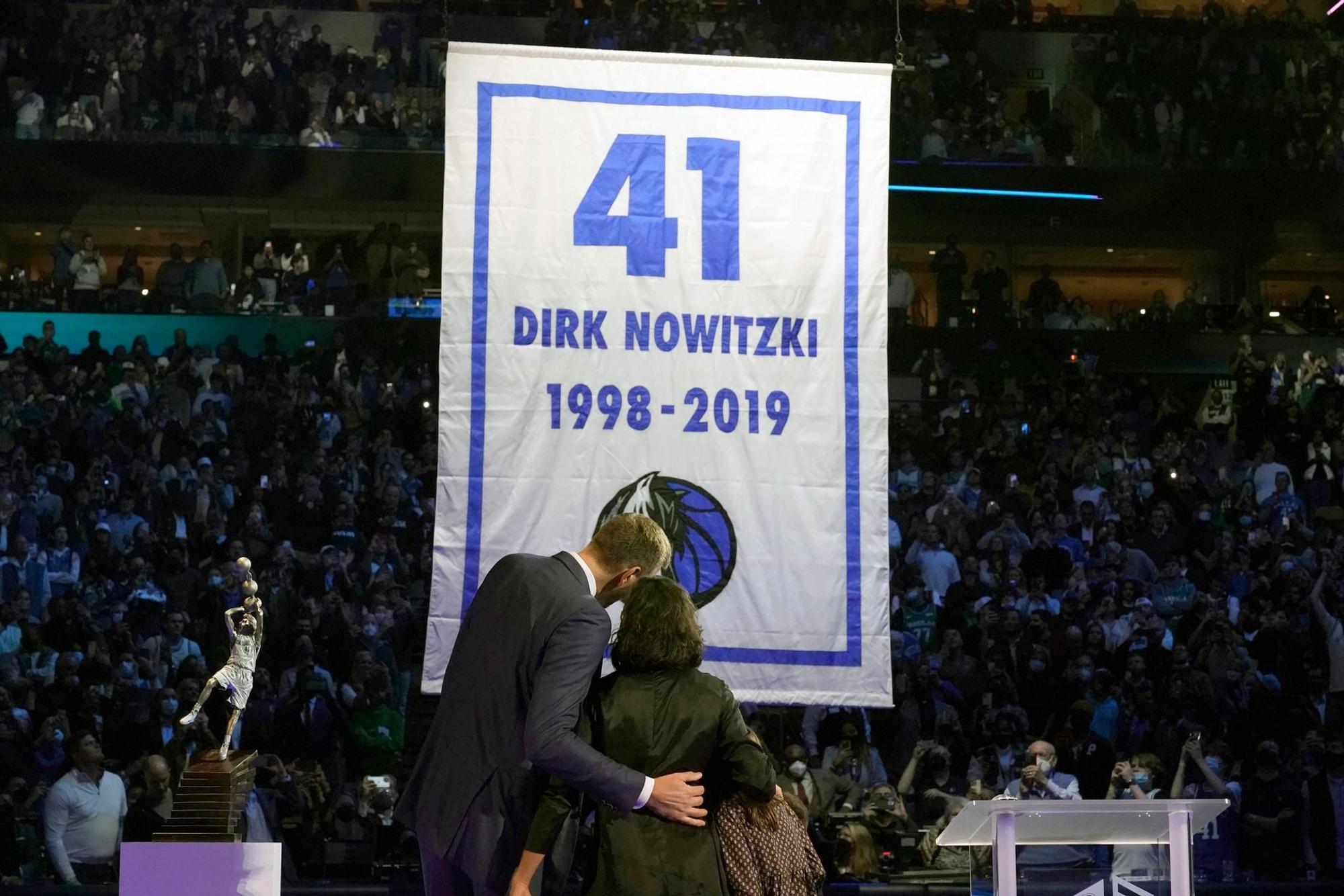 Nowitzki DPA 060122