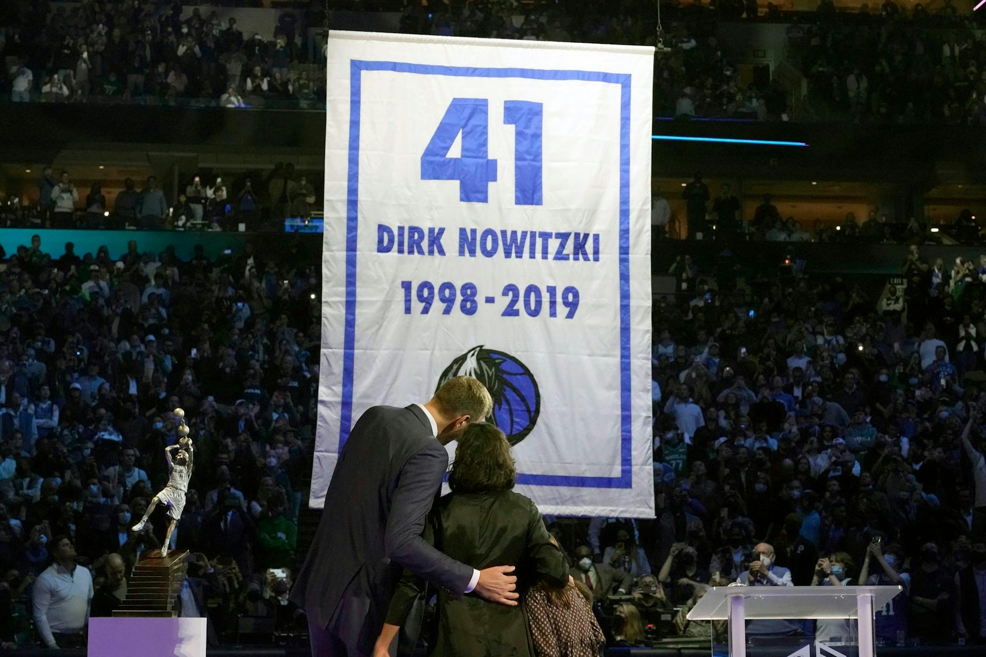 Nowitzki DPA 060122