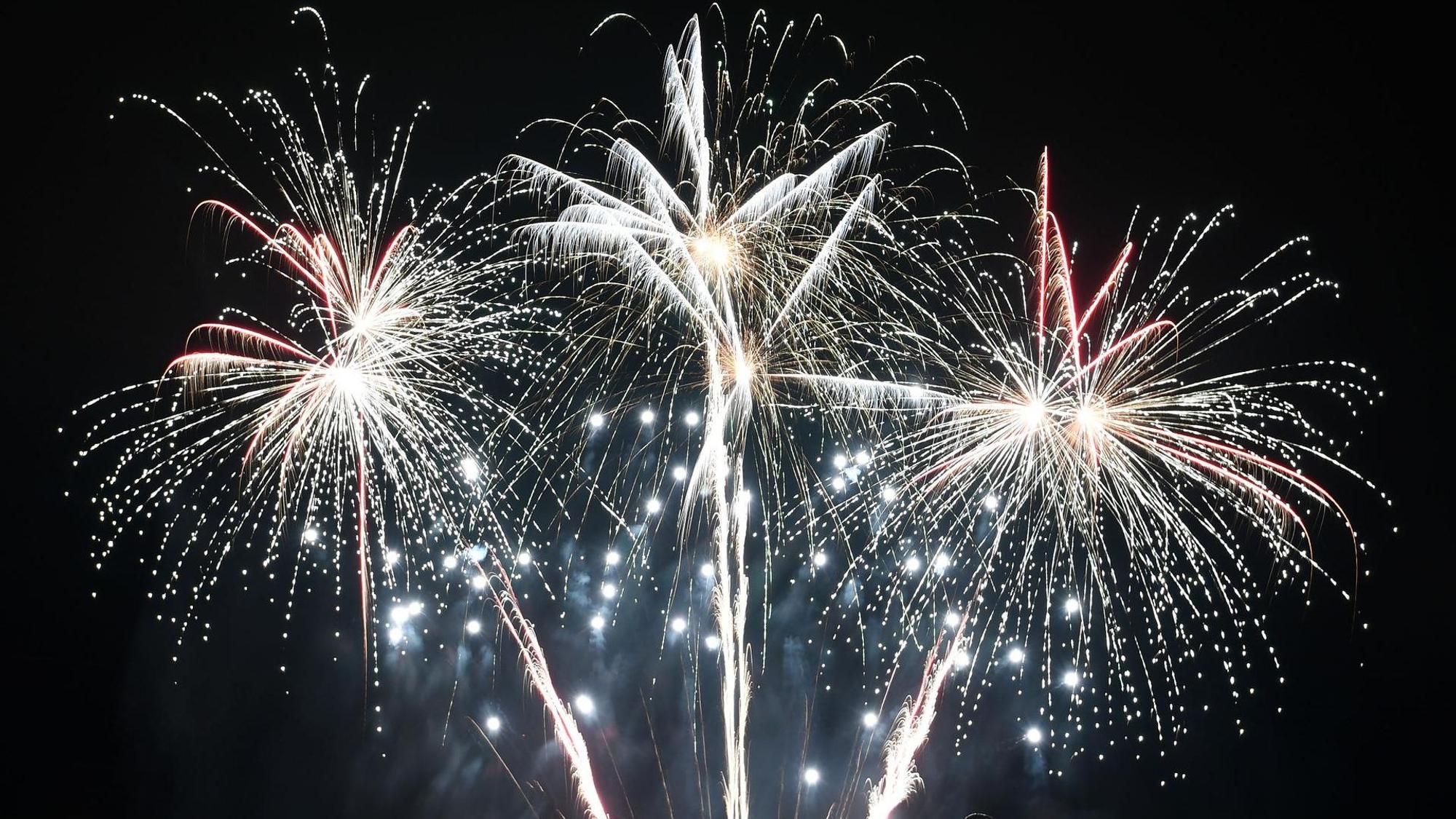 Feuerwerk im Dunkeln