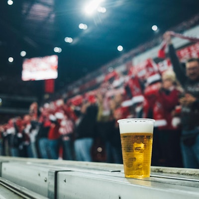 Bier Becher Müngersdorf IMAGO