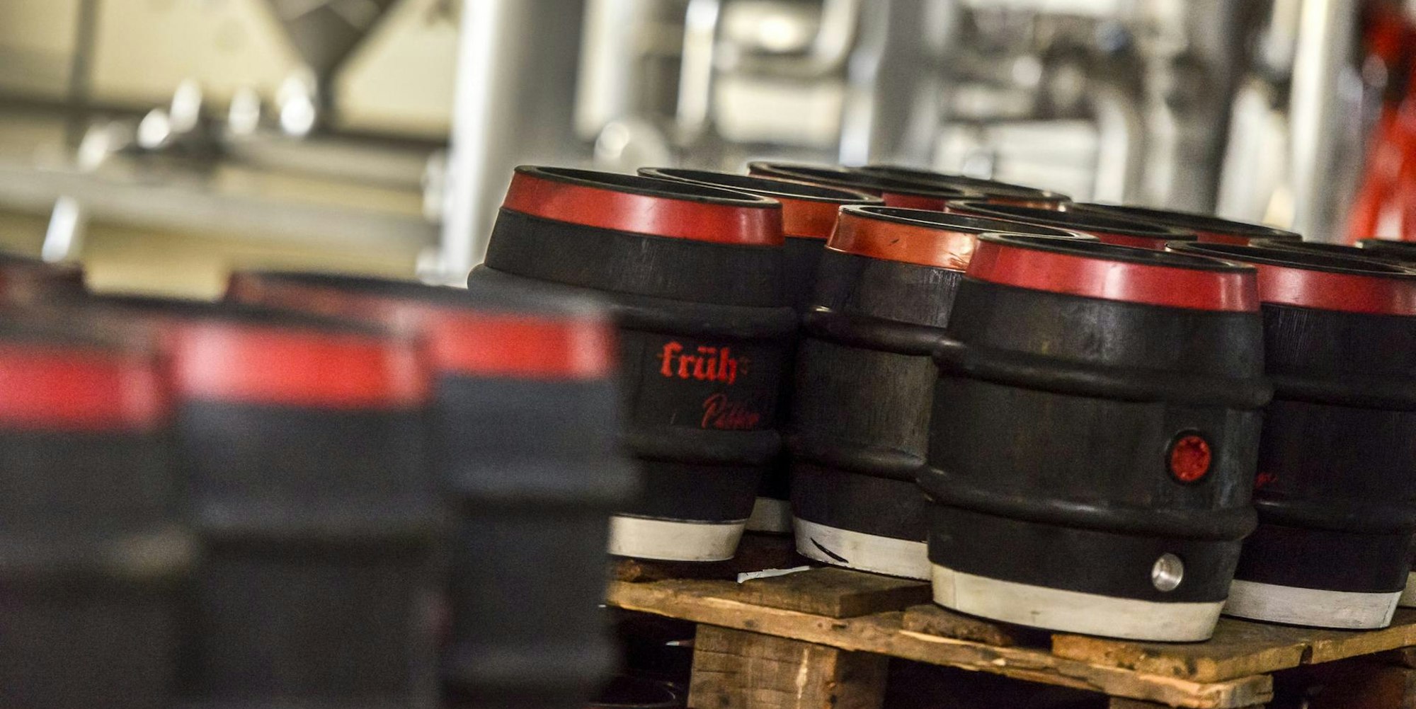 Früh Kölsch Fässer