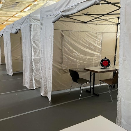 20220318-nip-ber-turnhalle-fluechtlinge-zieverich-1