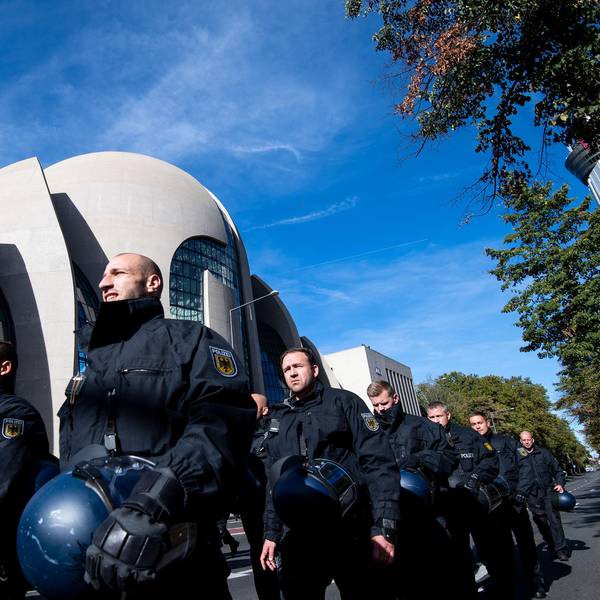 Polizei vor Moschee in Ehrenfeld