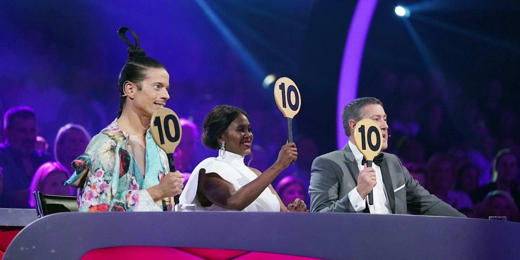 02_LetsDance-Live2021_DieJury-StefanGregorowius