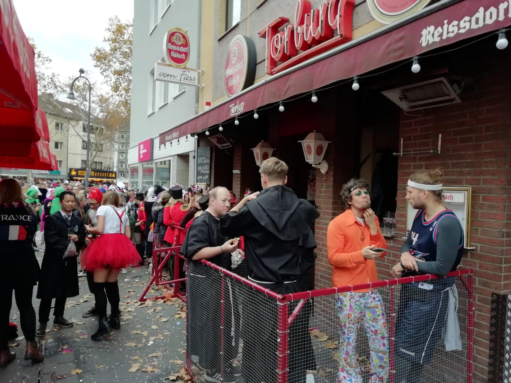 Schlange vor der Torburg Jan Stellmacher