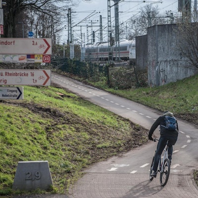 radweg-wiesdorf-bahn