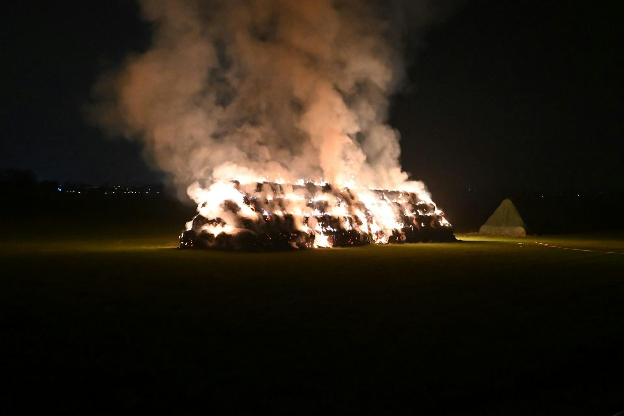 20220113-Fre-Ela-Feuer-Stroh-Bachem-2