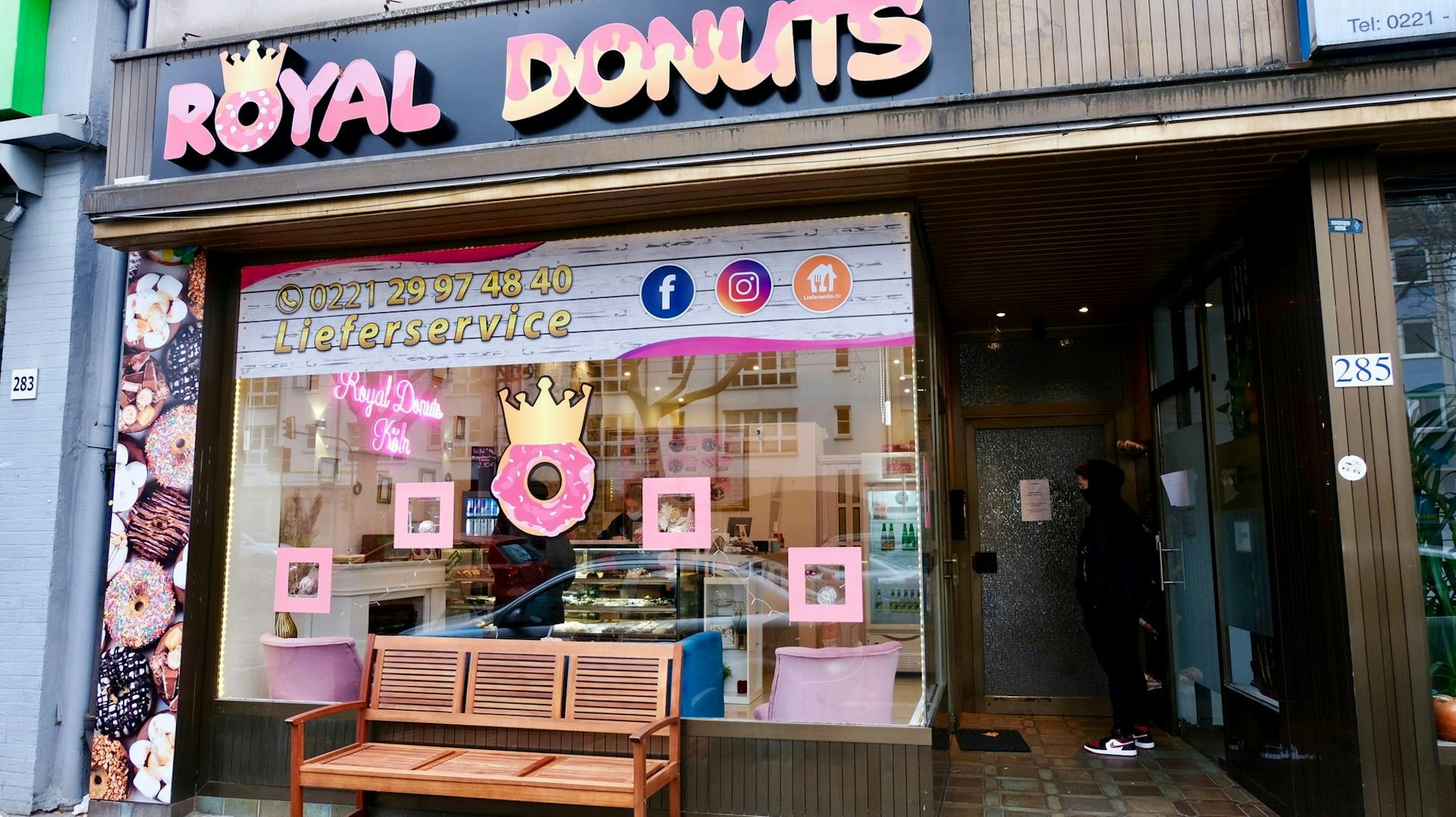 Royal Donuts1