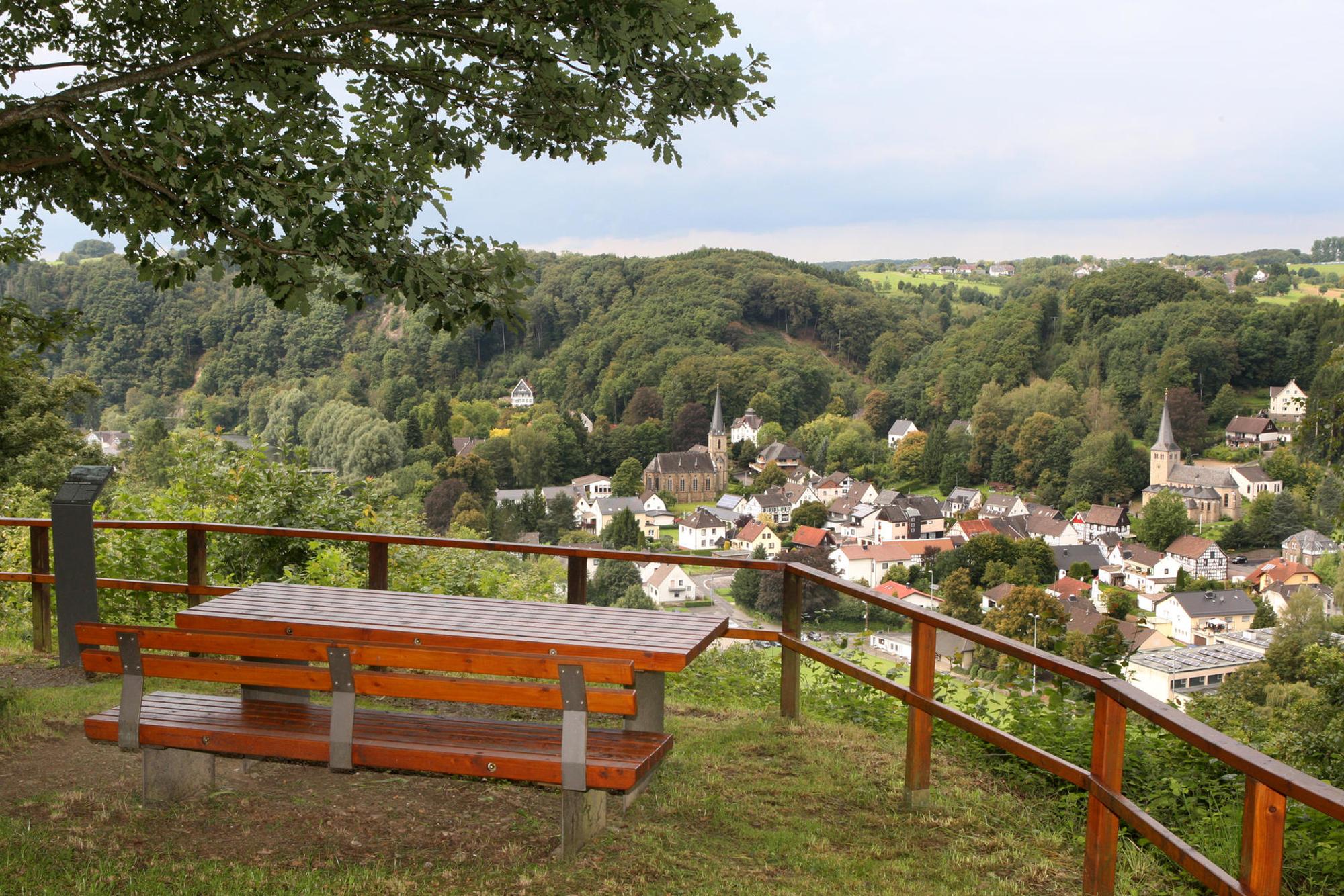 09_Tour_22_Ausblick_Herchen_Helmut-Land-Platz_9285