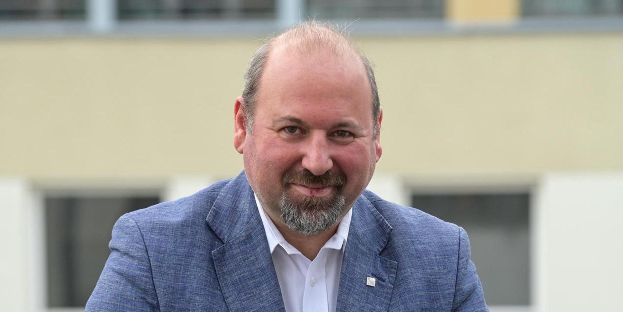 Roberto Reker Roberto Campione: Dieser Mann will Oberbürgermeisterin Reker vom Thron ...