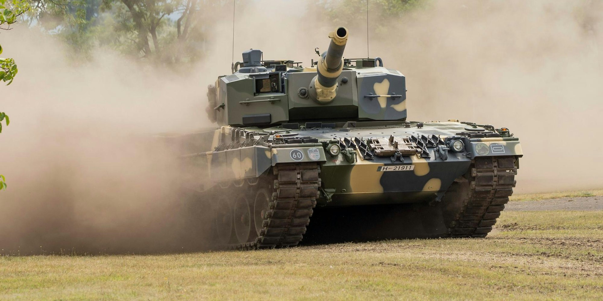 Leopard II dpa 021122