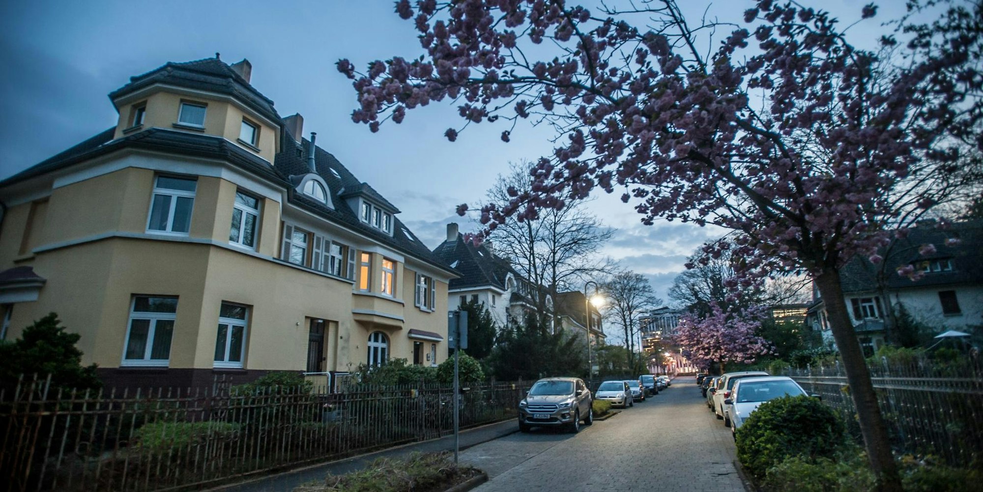 beamtenkolonie_abends_rar_rle_04142022ALF_4914