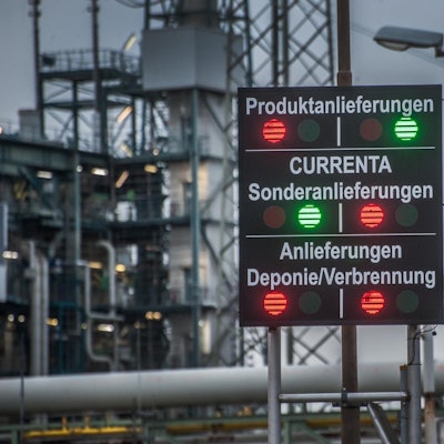 Ampel am Tor der Currenta Müllverbrennung