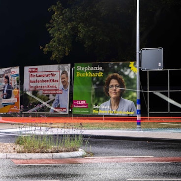 Wahlplakate Euskirchen Nacht