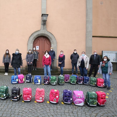 ranzen_uebergabe_an_kitas_sankt_johann_baptist