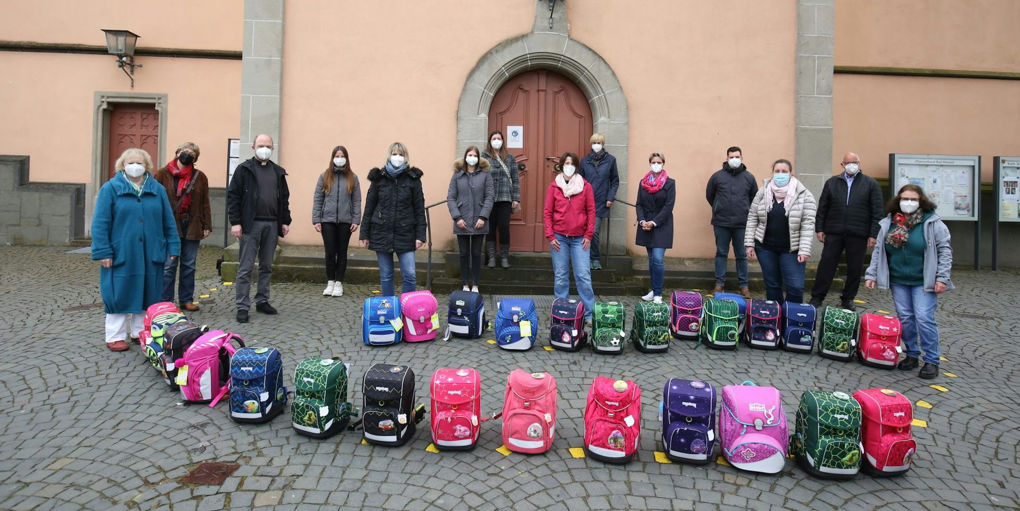 ranzen_uebergabe_an_kitas_sankt_johann_baptist