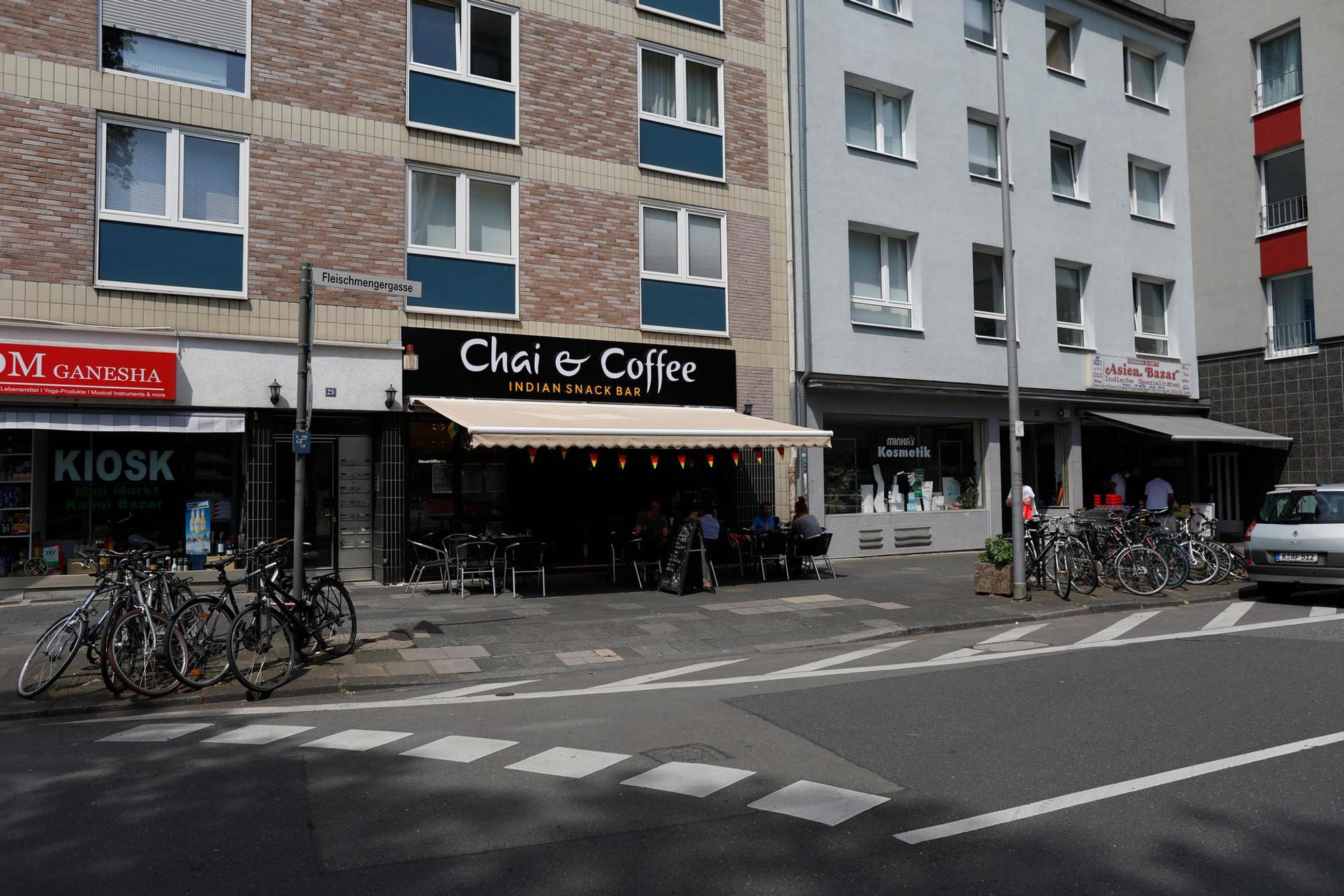 chai und coffee von außen