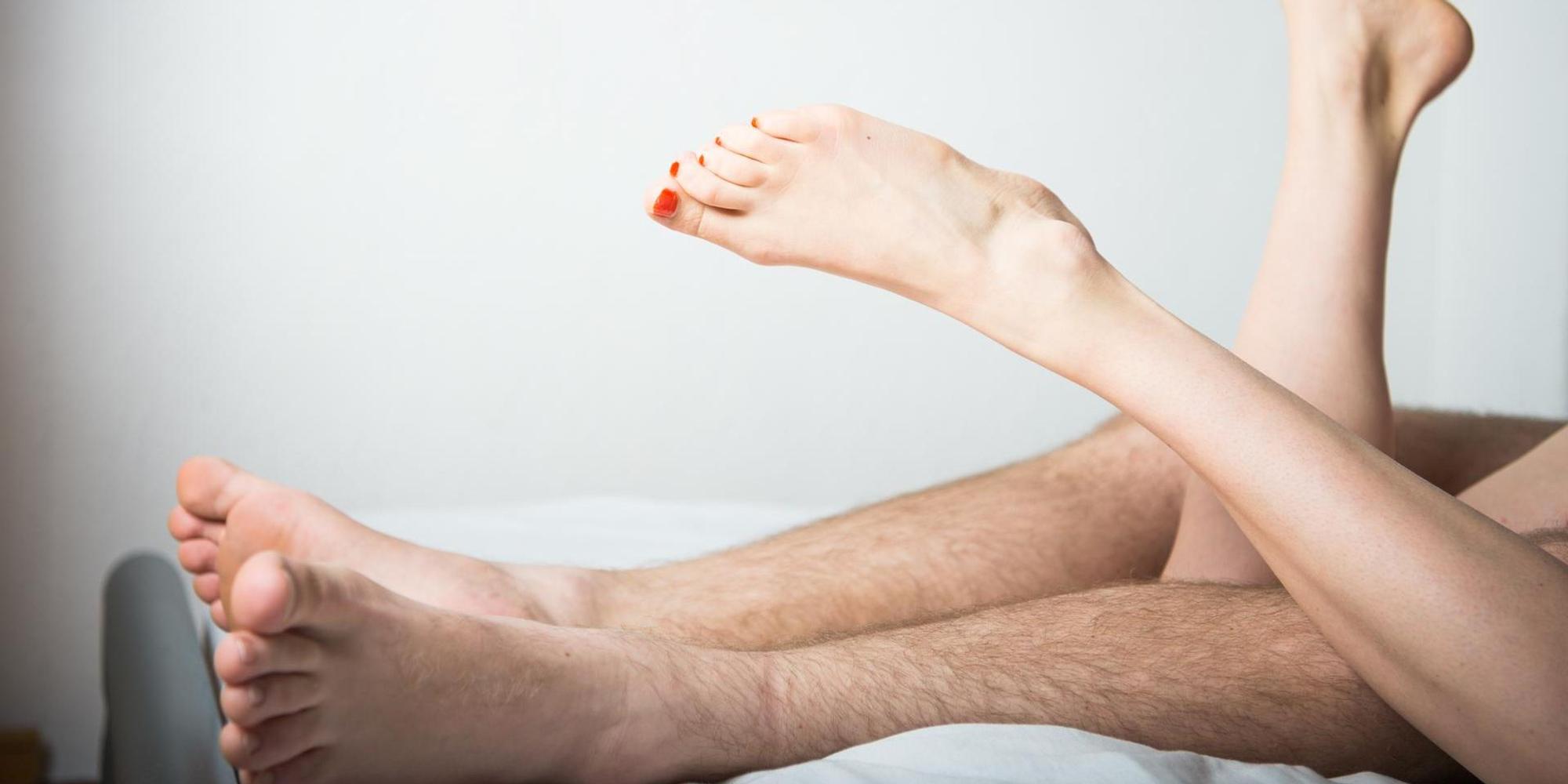 Paar im Bett und hat Sex