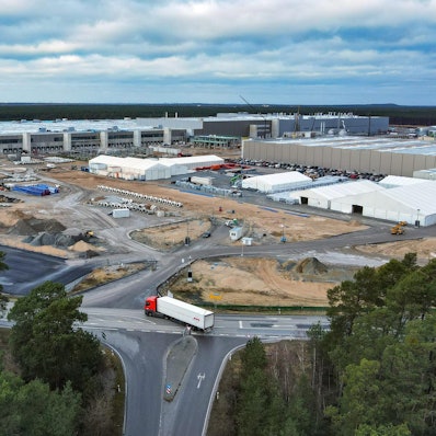 klage_tesla_symbol_dpa_160222