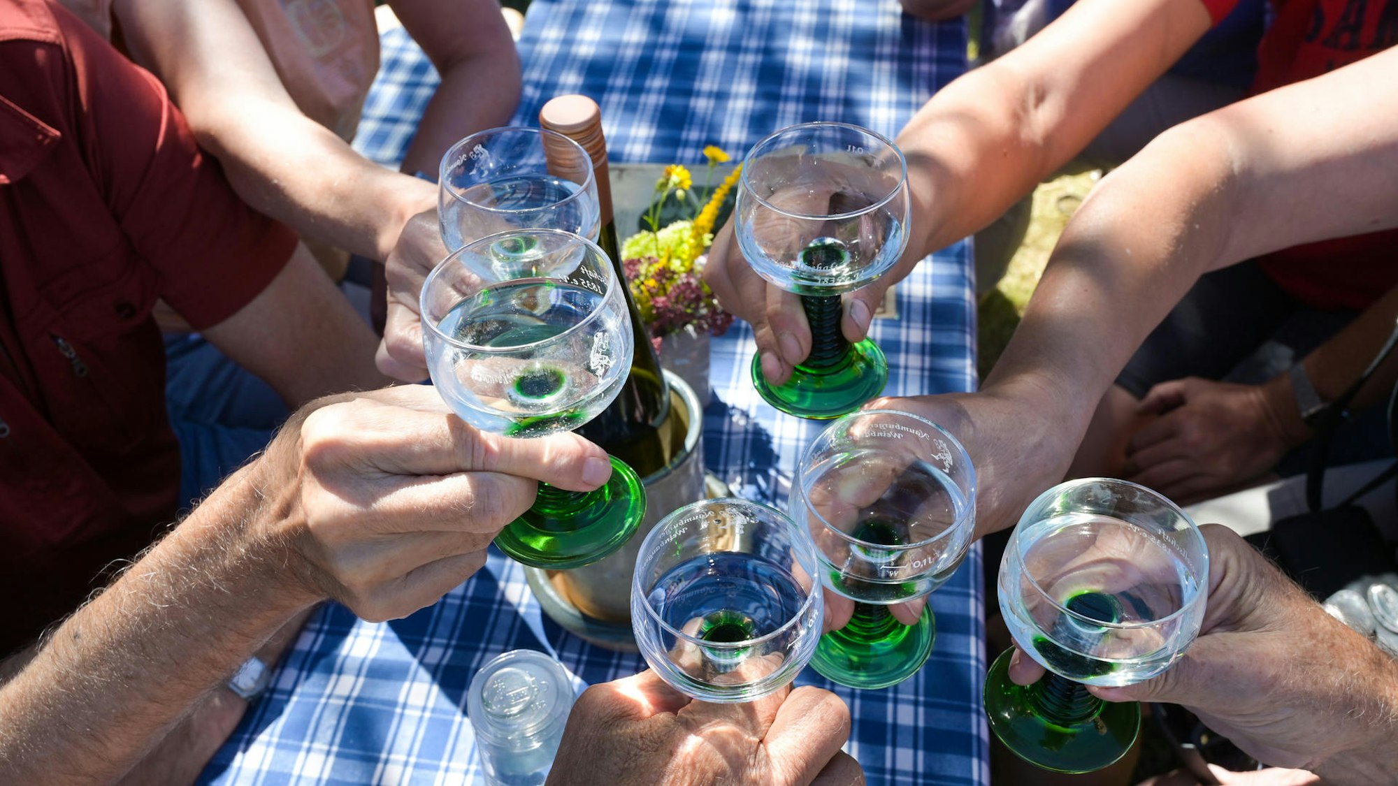 Auf dem Weinfest in Walporzheim wird am kommenden Wochenende wieder mit Wein angestoßen.