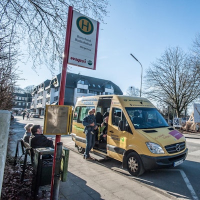 Der Bürgerbus an einer Haltestelle