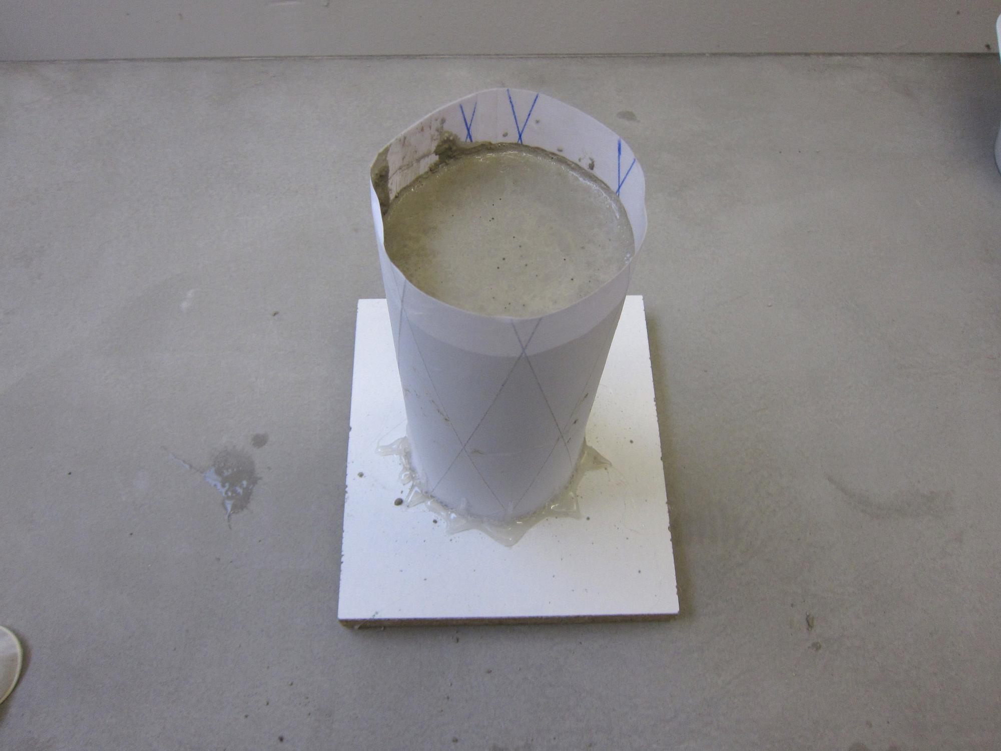 Betonvase Anleitung befüllt