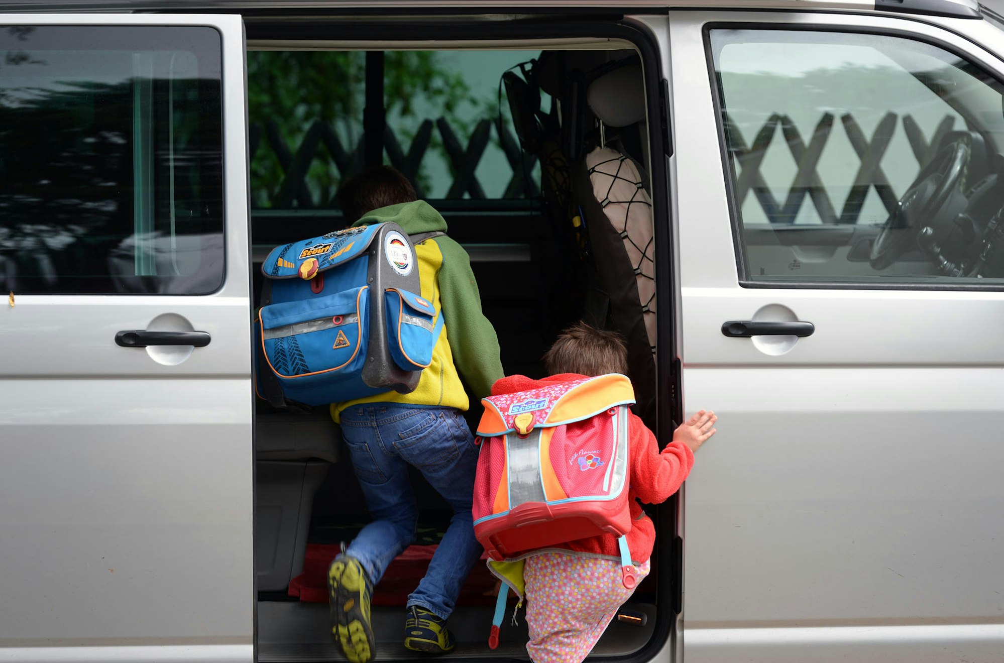Elterntaxi_zur_Schule_57544098