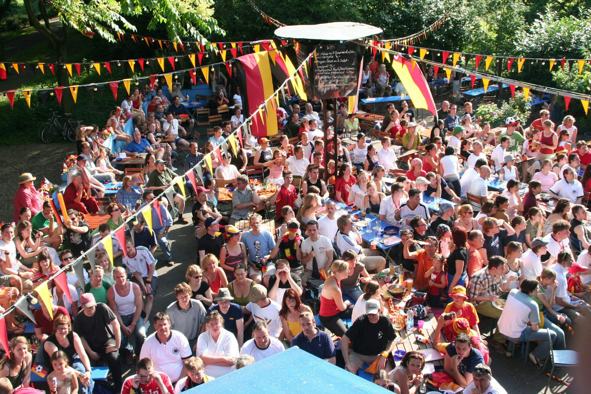 altes schwimmbad riehl public viewing