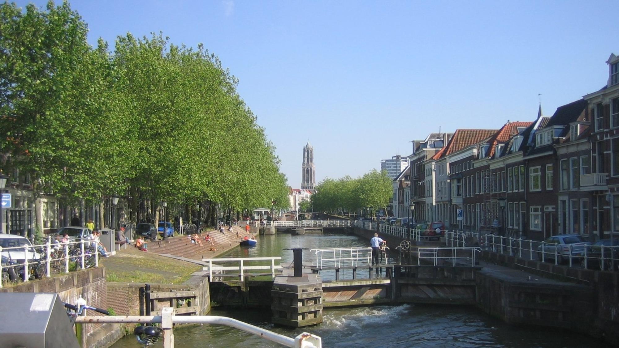 Utrecht_-_Dom_from_Vogelenbuurt_-_ccCC3.0