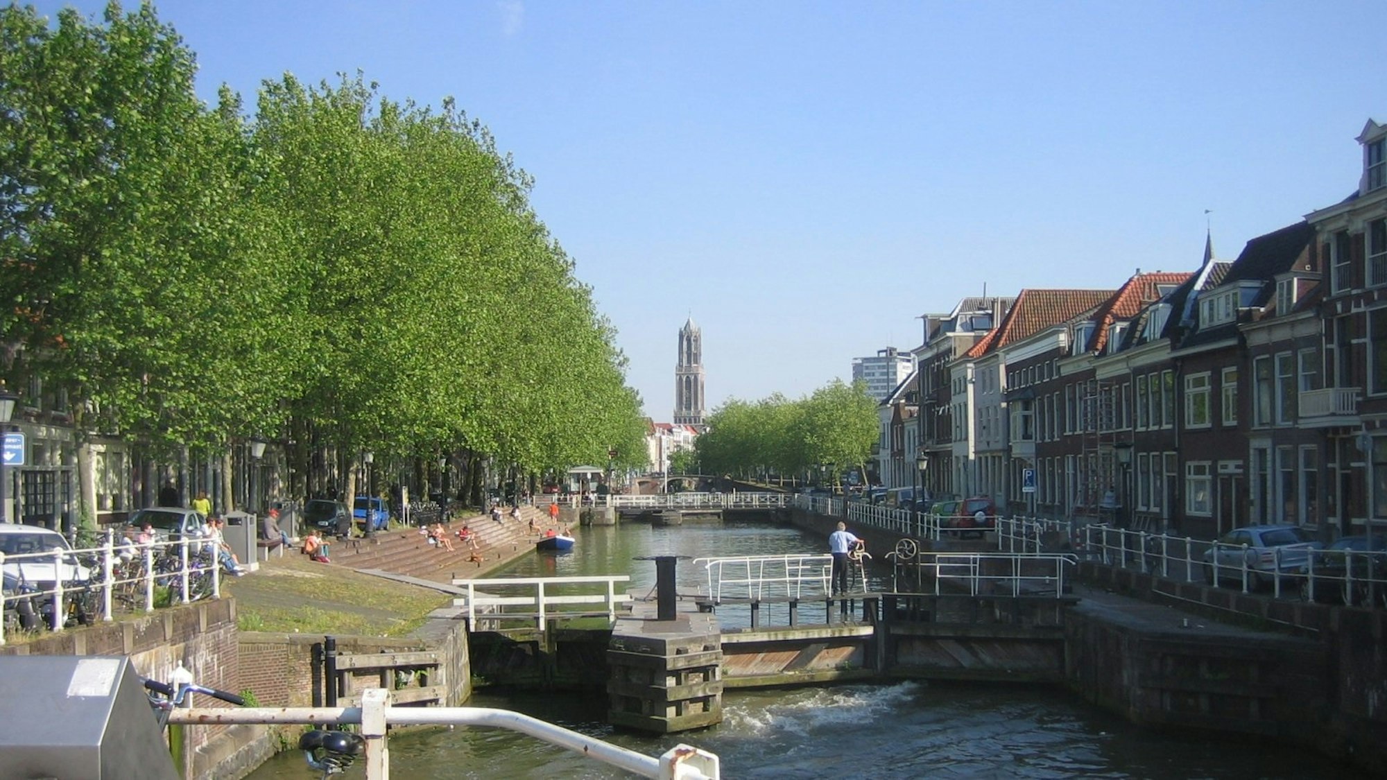 Utrecht_-_Dom_from_Vogelenbuurt_-_ccCC3.0