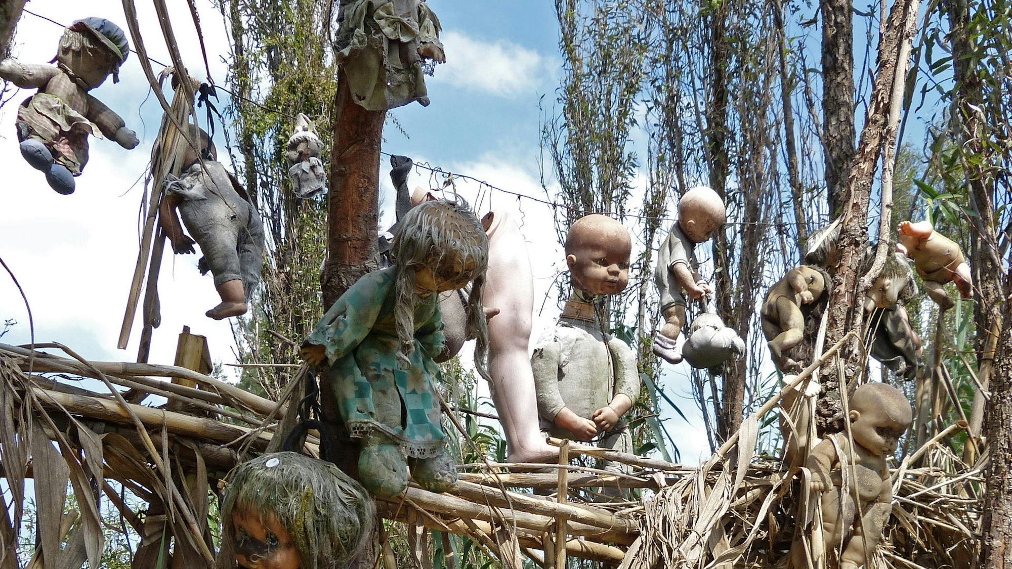 Puppen auf der Puppen-Insel.