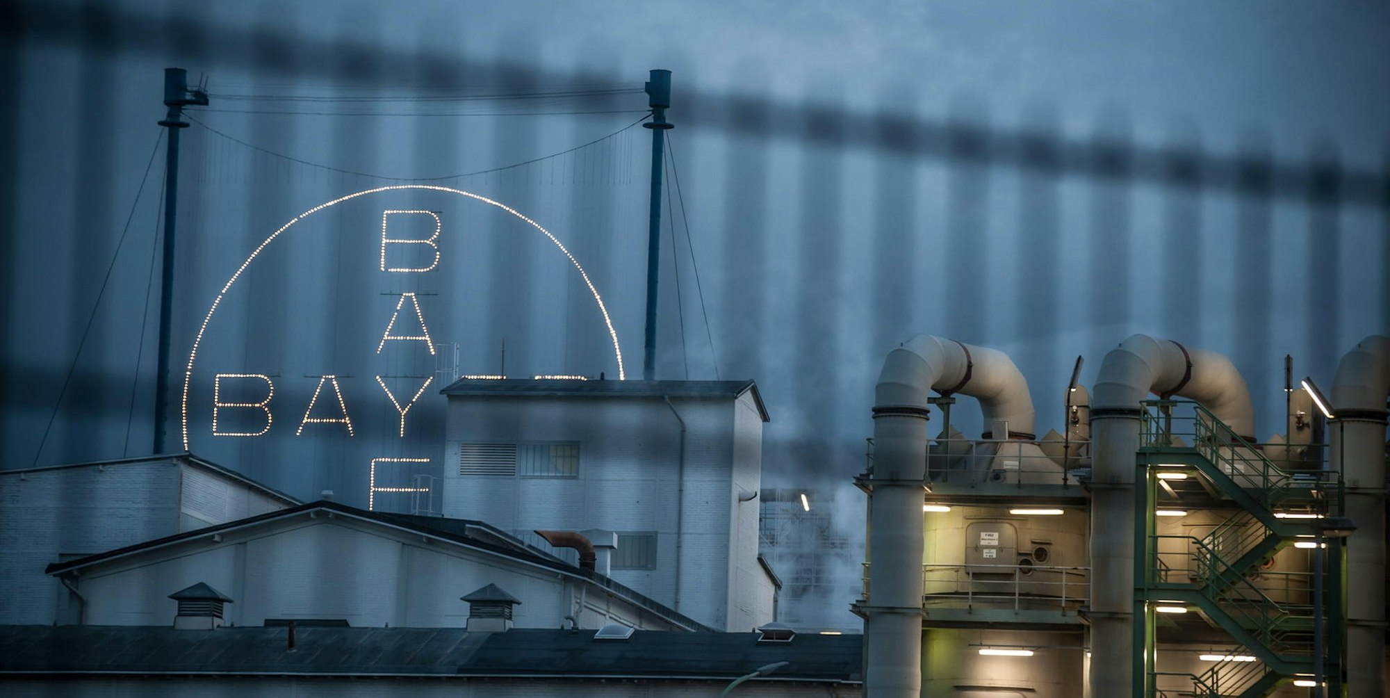Bayer-Kreuz hinter Gittern