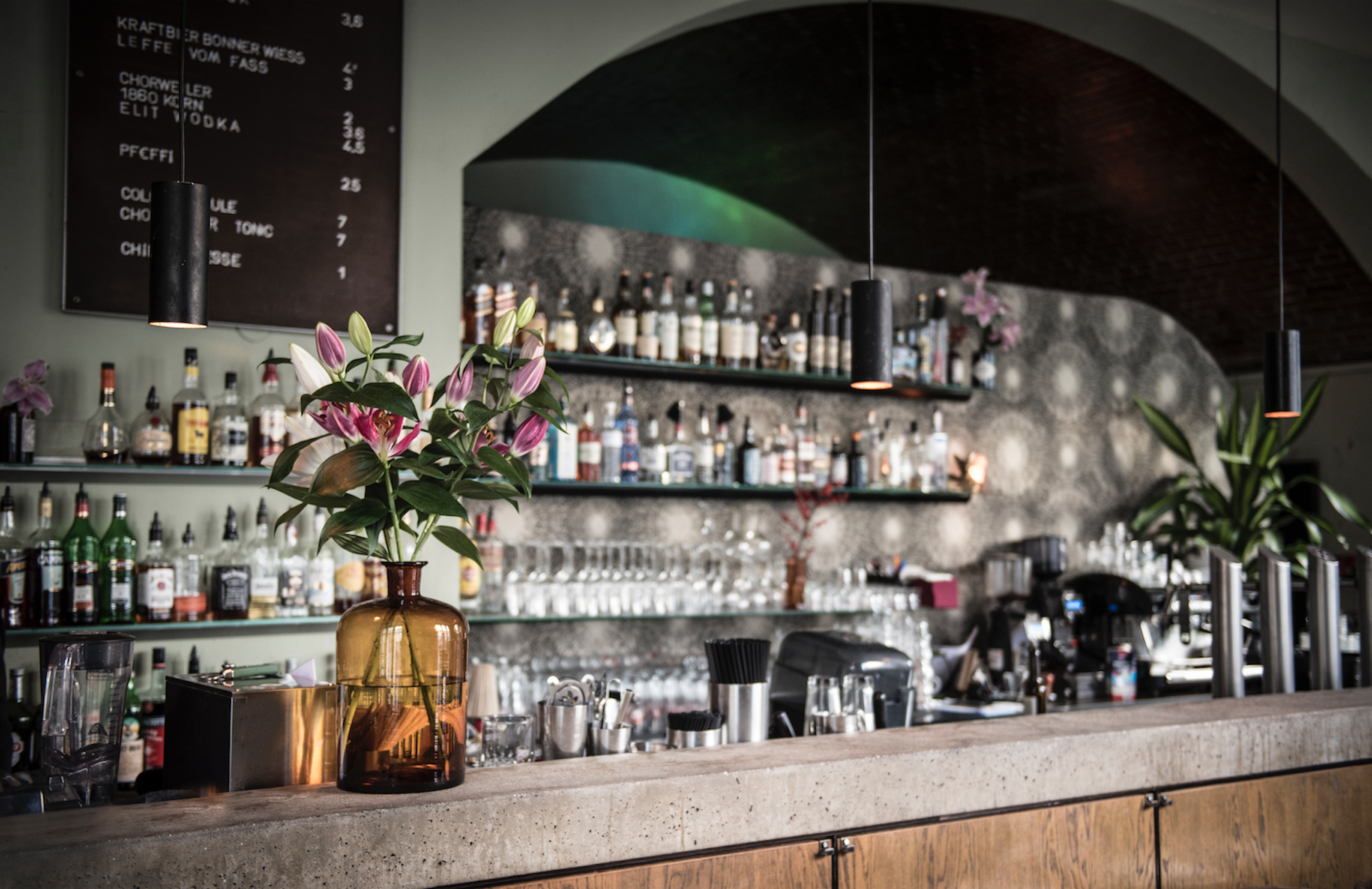 zum scheuen Reh mit Gins im Hintergrund