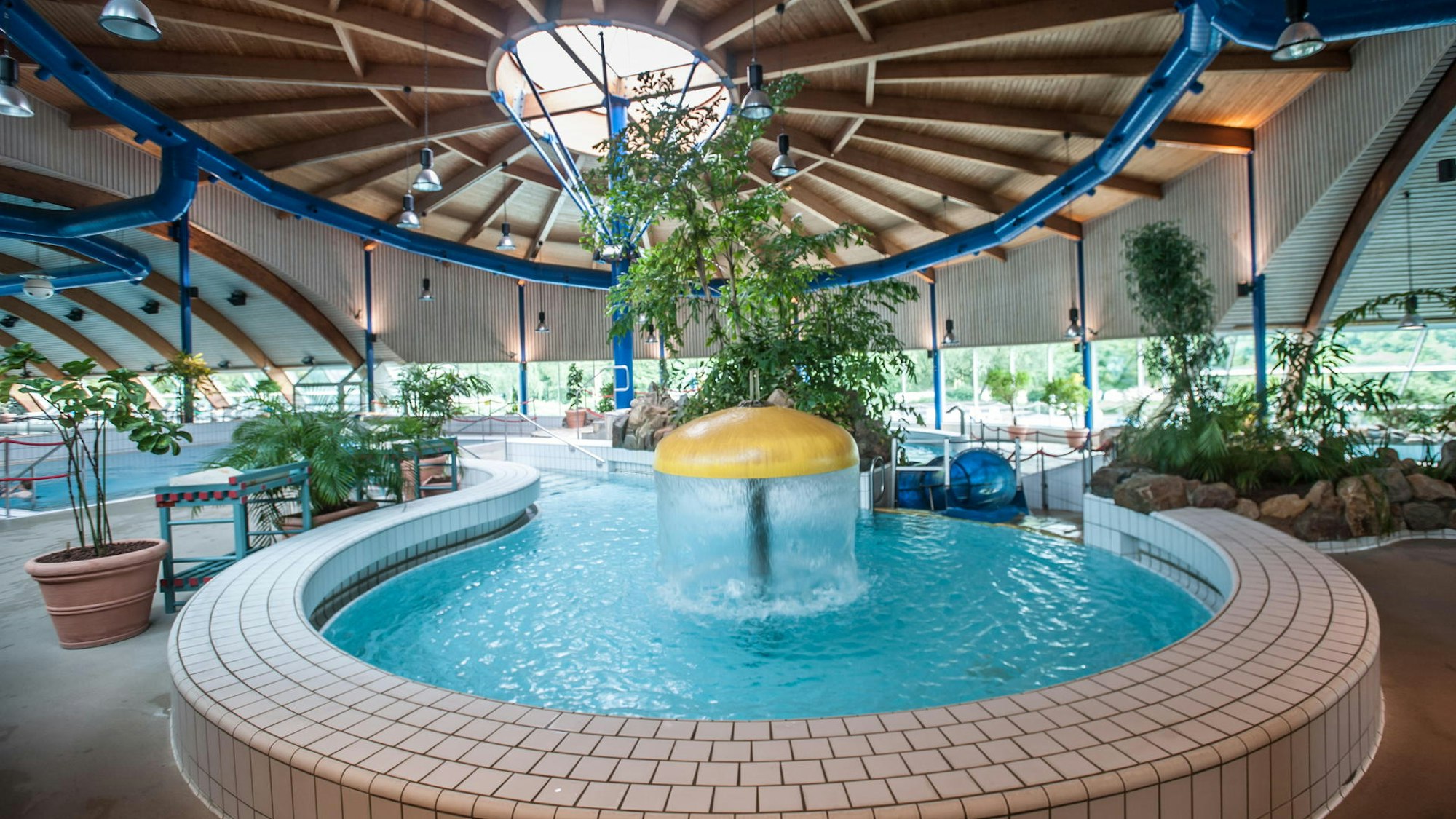 Schwimmbadhalle