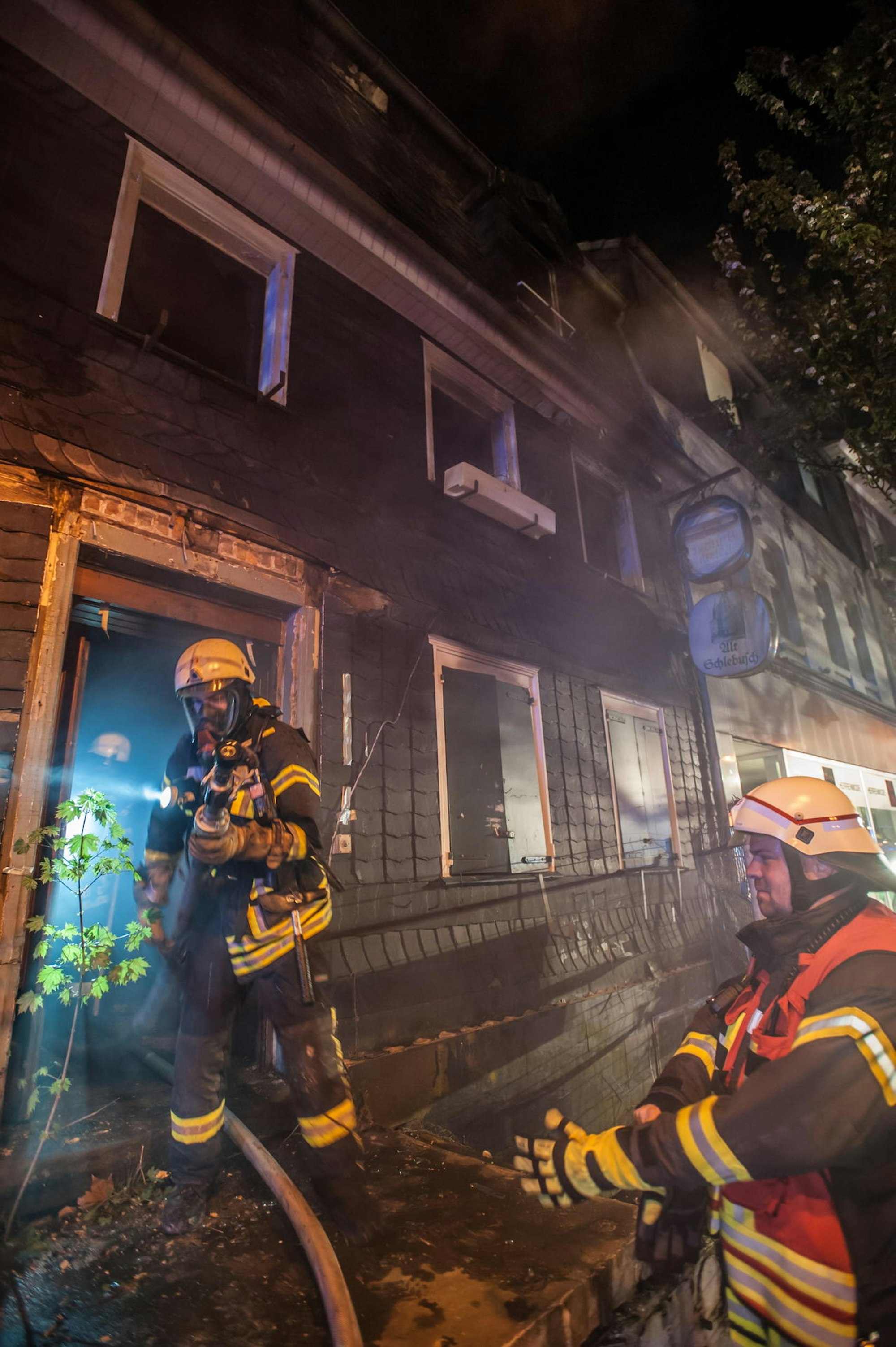 leverkusen-alt-schlebusch-brennt-ALF_6579