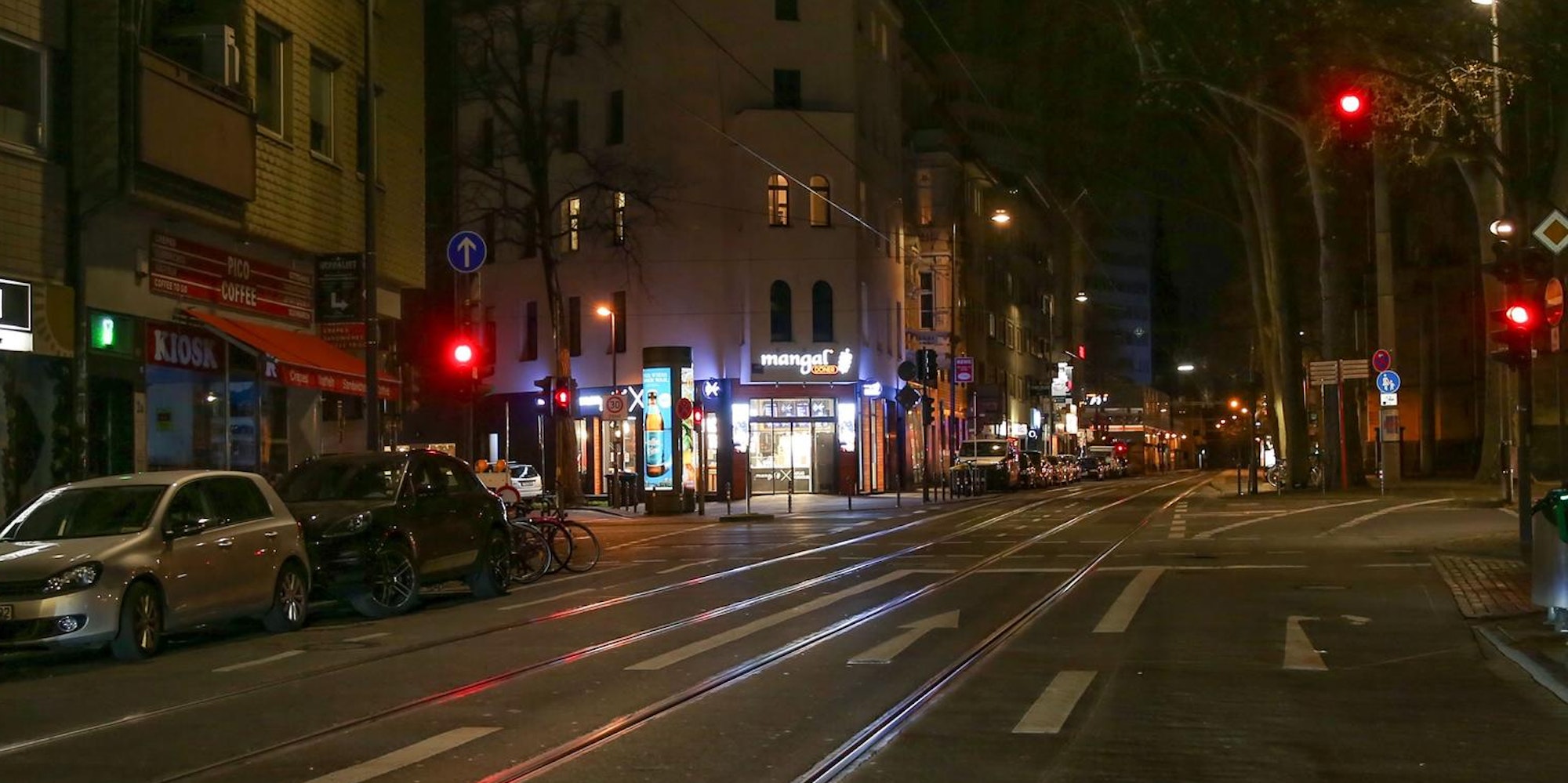Leere Zülpicher Straße in Köln