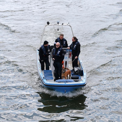 20180501_tb_Polizeitaucher_Deutz_004