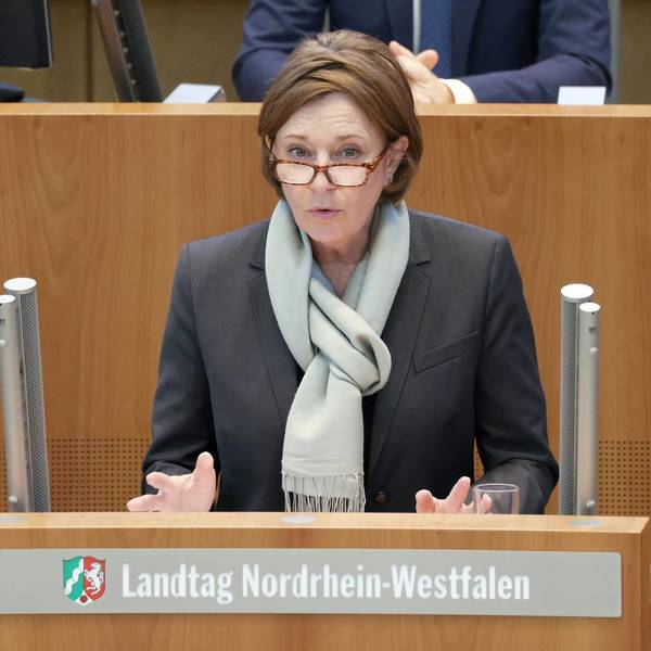 Yvonne Gebauer 010222