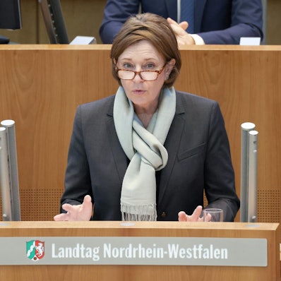 Yvonne Gebauer 010222