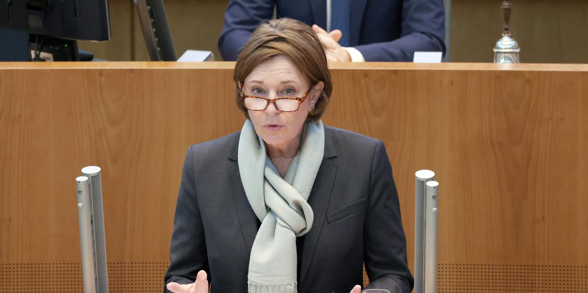 Yvonne Gebauer 010222