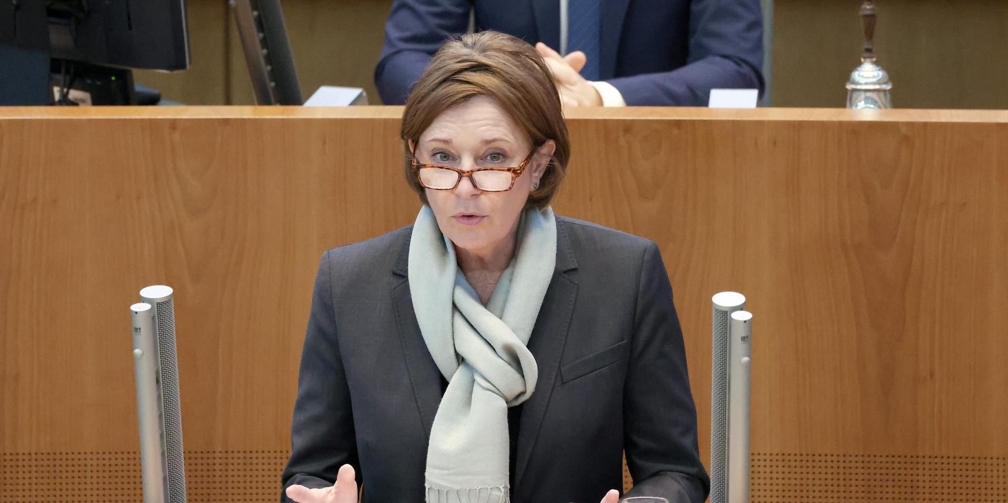 Yvonne Gebauer 010222