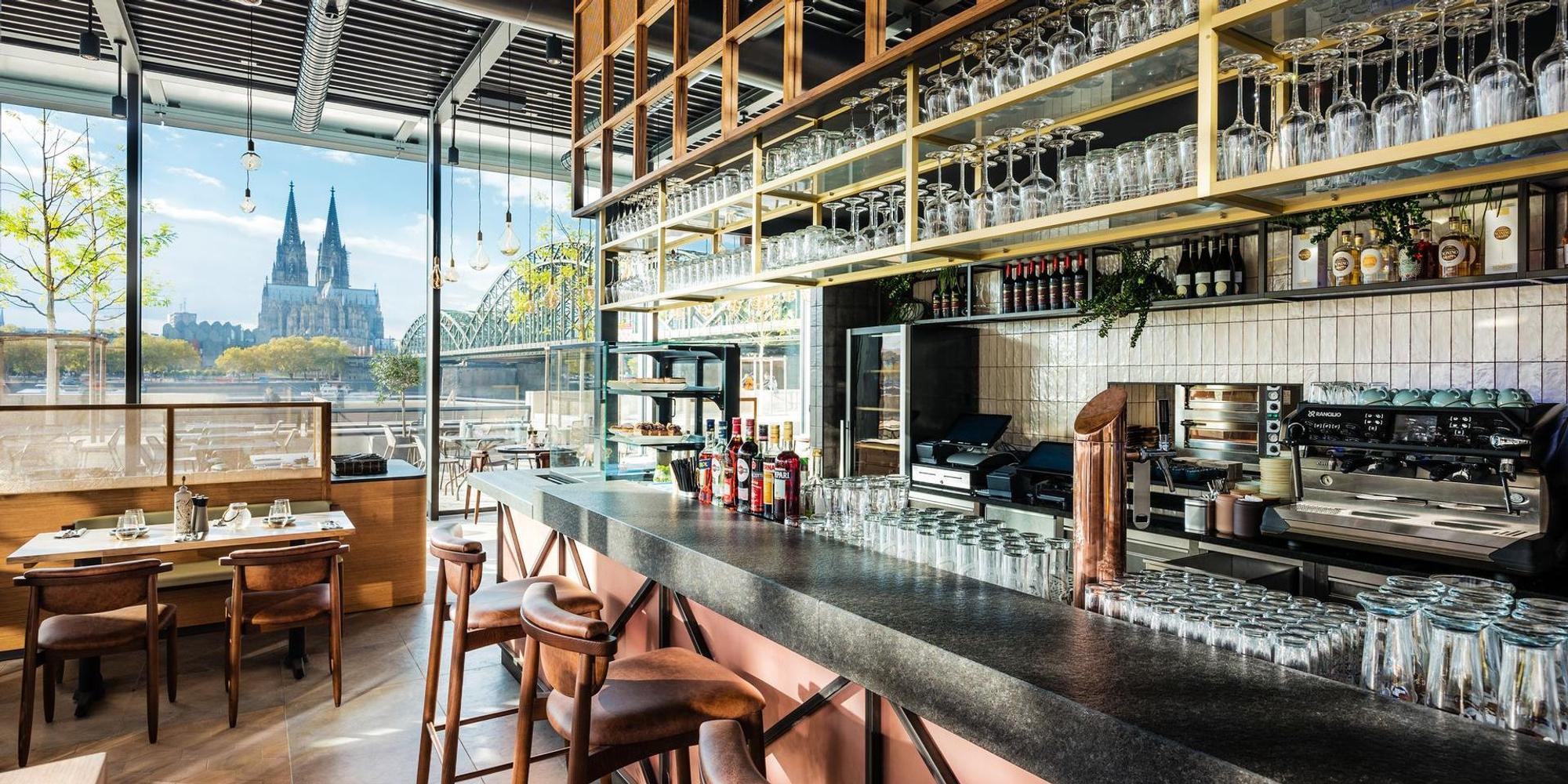 Henn im Hyatt-Regency-Cologne-Grissini-Bar gerrit meier