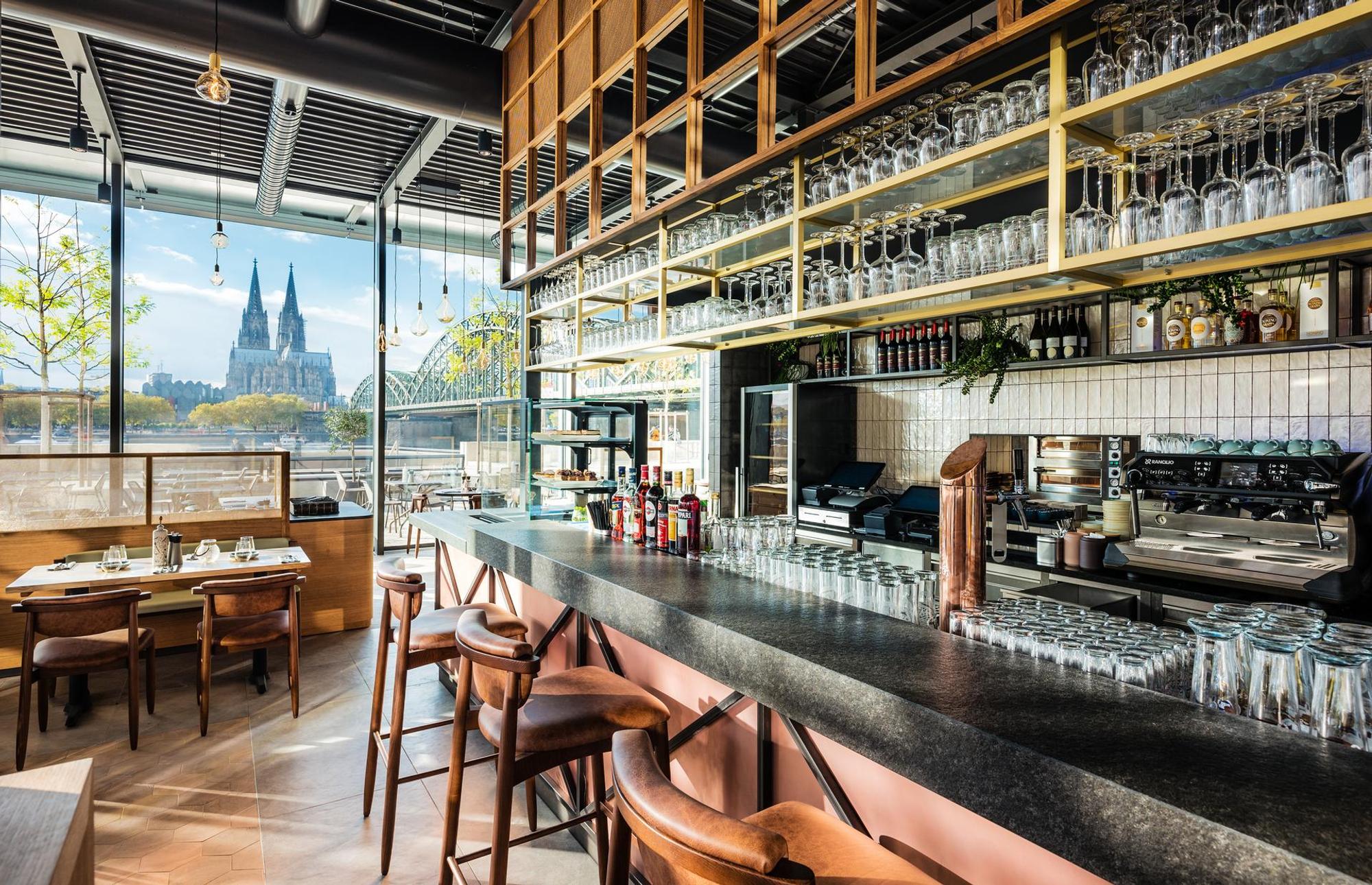 Henn im Hyatt-Regency-Cologne-Grissini-Bar gerrit meier